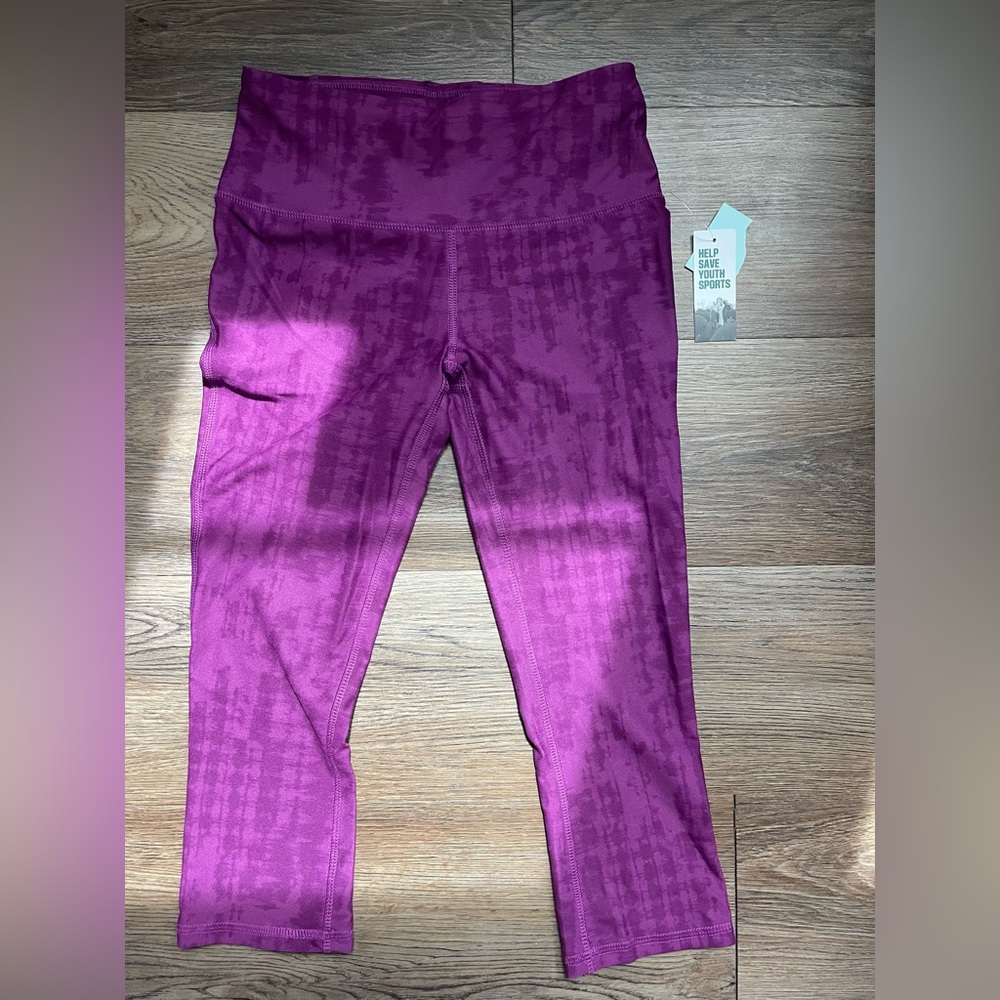 NWT DSG Brand Performance Hi Rise Capri Magenta Tie-Dye Sz XS